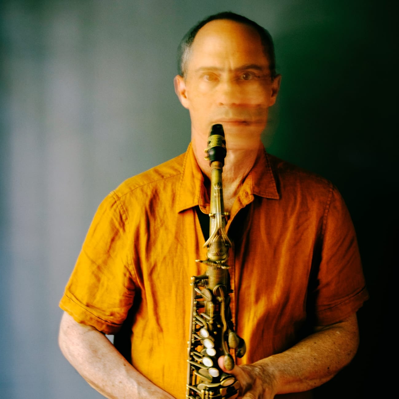 Ned Rothenberg with saxophone- Photo by Veronique Hoegger