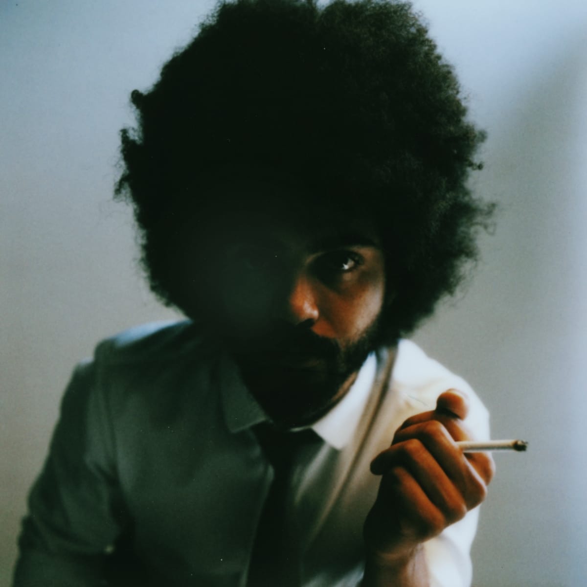 Yves Jarvis with cigarette - Photo by Casanova Cabrera