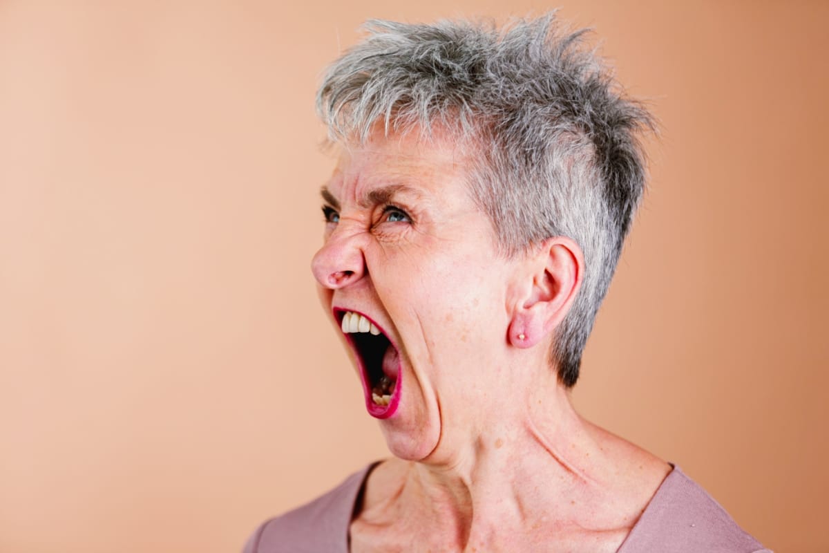 Kathy Kennedy with mouth wide open singing loudly - Photo by Jonathan Goulet